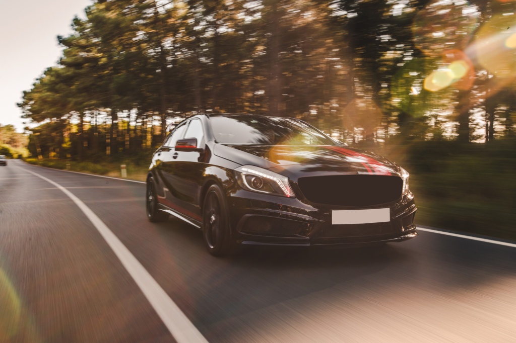 front-view-black-luxury-sedan-road.jpg природа